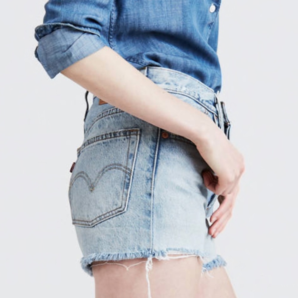 Levi’s High Rise Shorts - Picture 2 of 3
